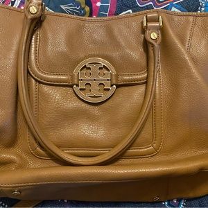 Tori Burch beige handbag 10 length 14 wide, removable strap.